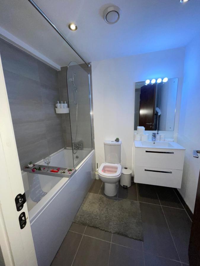 Modern Spacious 1 Bed Flat In Birmingham City Centre With Free Parking, Fast Free Wifi And Netflix 外观 照片